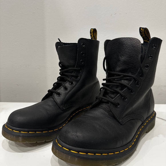 Dr. Martens 1460 Pascal Black Leather Boots š¤ - Picture 13 of 16